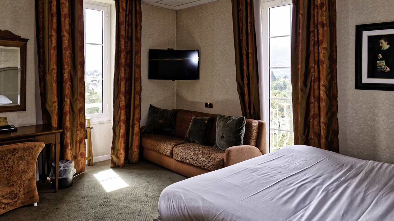 20250825-130434•Chateau Hotel•Challes-les-Eaux•Auvergne-Rhone-Alpes•France